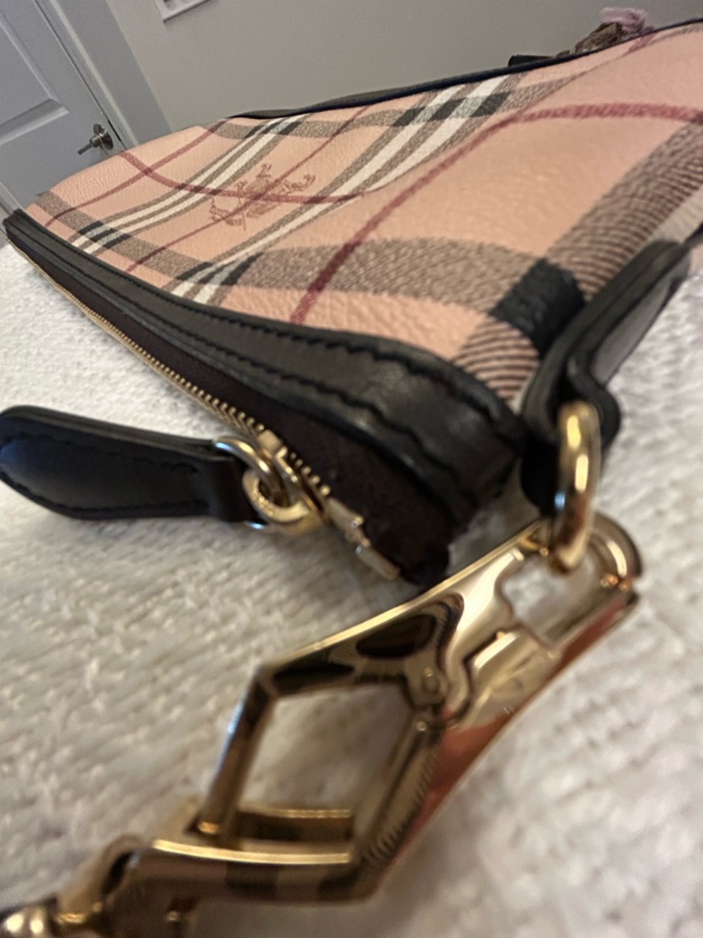 Vintage Check Leather Crossbody Bag in Beige and Black - Picture 10 of 11